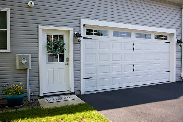 24/7 Emergency Garage Door Panel Replacement experts in Rossmoor, NJ